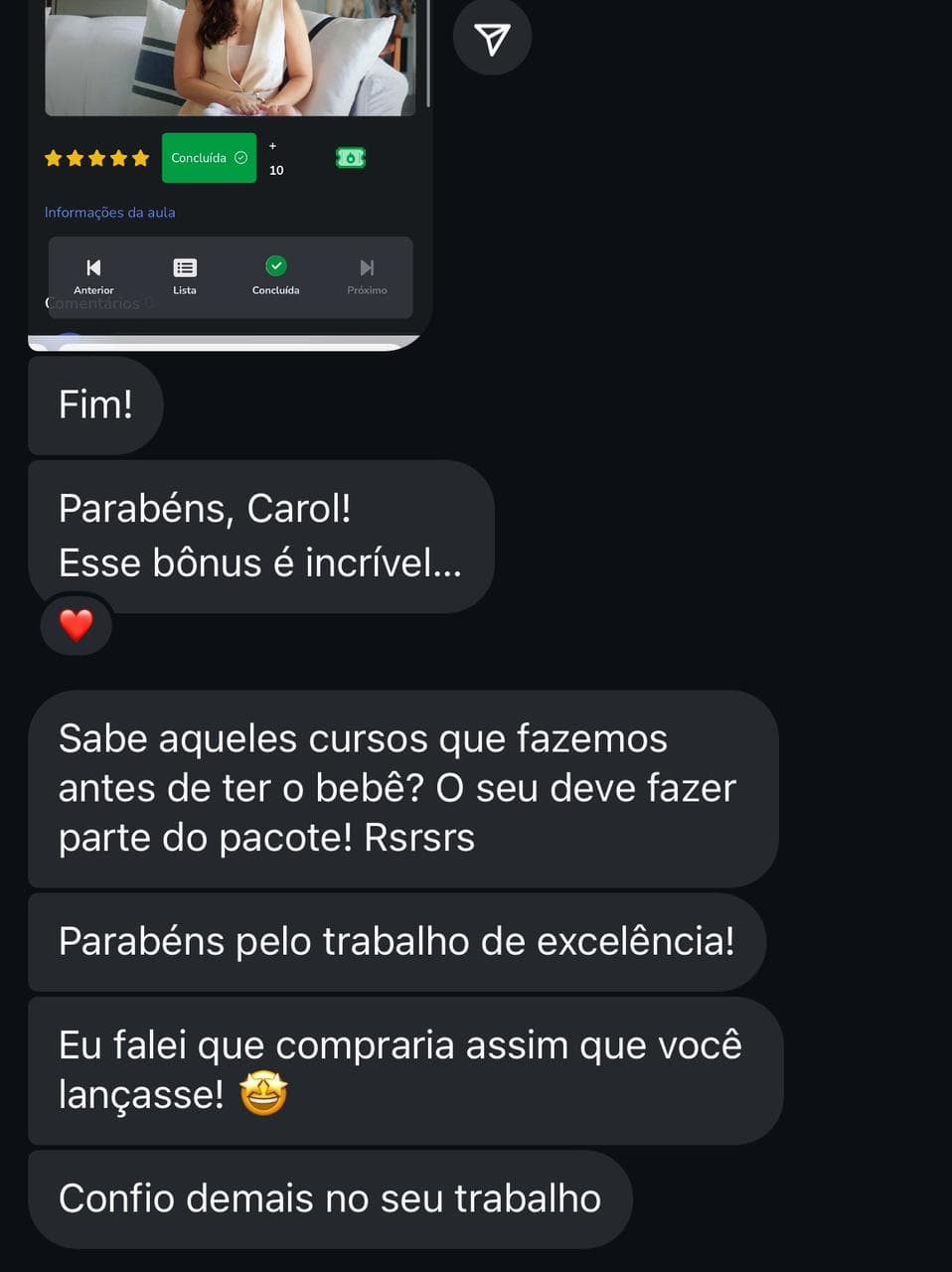 Depoimento de cliente satisfeita mostrando mensagens de WhatsApp elogiando o Manual da Família Segura e o bônus incluído